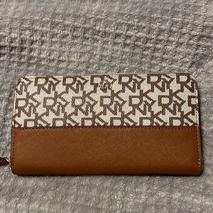 DKNY wallet